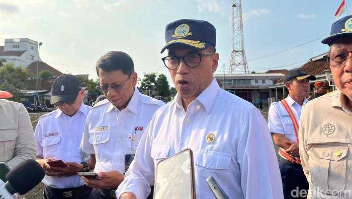 Pantau Stasiun Kereta di Libur Idul Adha, Menhub Sebut 88% Tiket Terjual