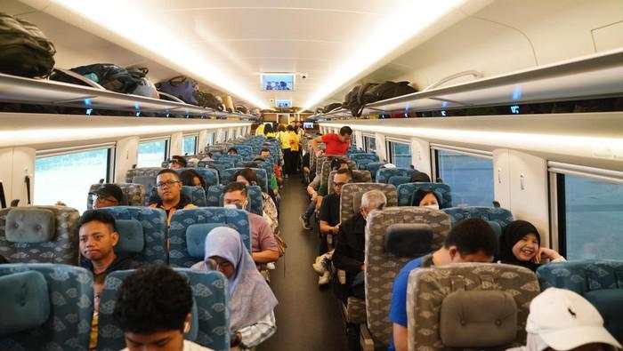 Jumlah Penumpang Kereta Cepat Whoosh Hampir 4 Juta Sejak Beroperasi