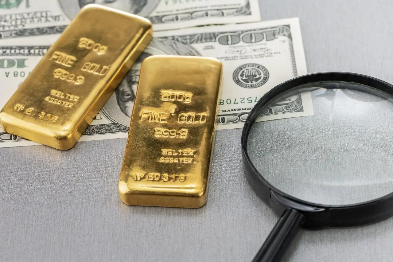 Harga Emas Naik, Intip Gerak Saham AMMN hingga ANTM