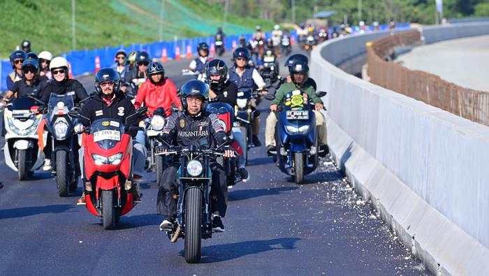 Jokowi Motoran Bareng Influencer di Tol IKN-Menginap di Istana Ibu Kota Baru