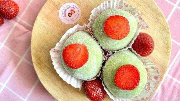 Kisah Putri Si Penjual Mochi Pinggir Jalan Beromzet Ratusan Juta