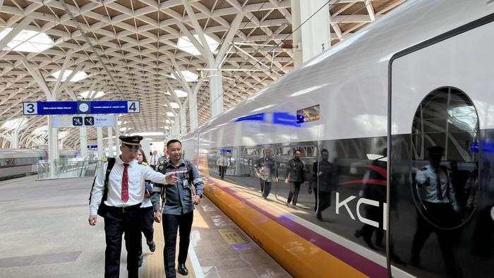 Masinis-Teknisi Kereta Cepat Jakarta-Bandung Masih Pakai Tenaga Kerja dari China