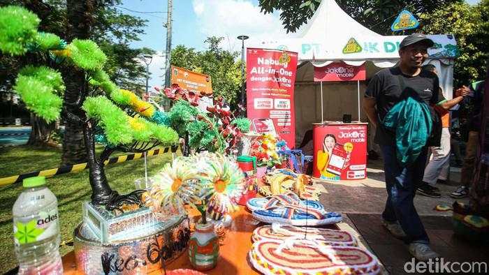 Wow! Barang-barang Daur Ulang Keren Mejeng di Taman Menteng