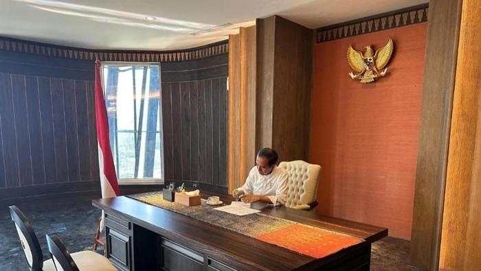 Jokowi Pamer Ngantor Perdana di IKN, Ini Dia Ruang Kantornya