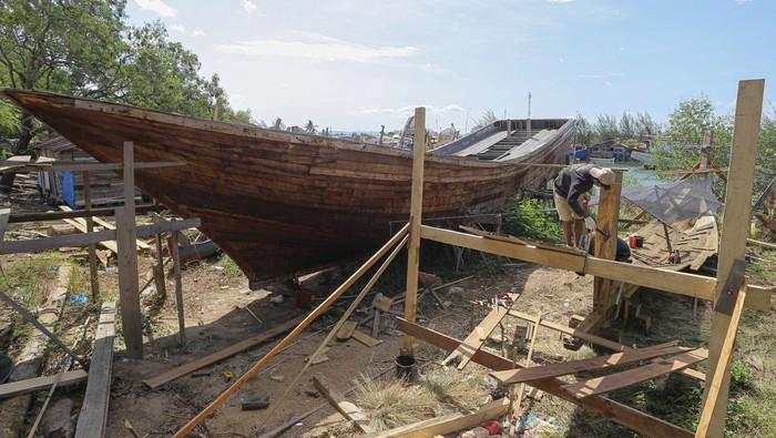 Melihat Pembuatan Kapal Nelayan Tradisional di Aceh