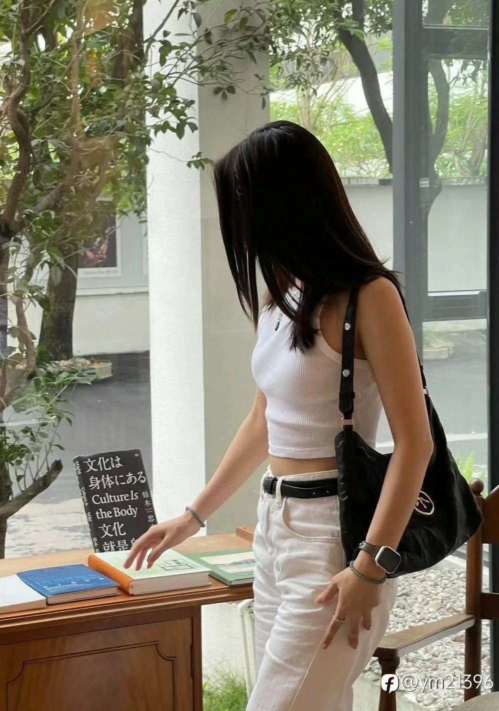 feed image