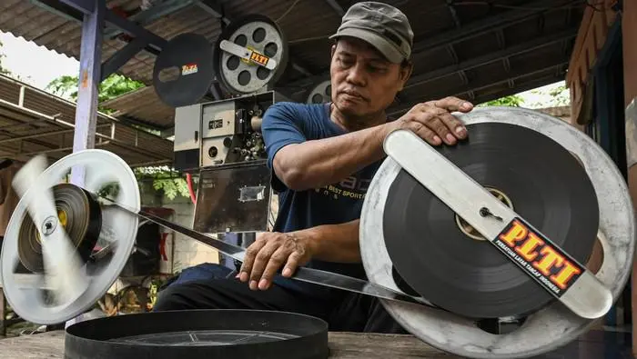 Potret Jasa Penyewaan Film untuk Layar Tancap di Tangsel