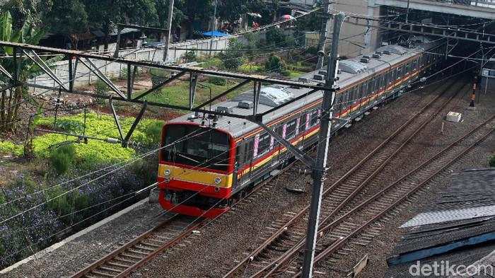 Ada Pejalan Kaki Tertabrak Kereta, KRL Tanah Abang Sempat Tertahan di Kebayoran