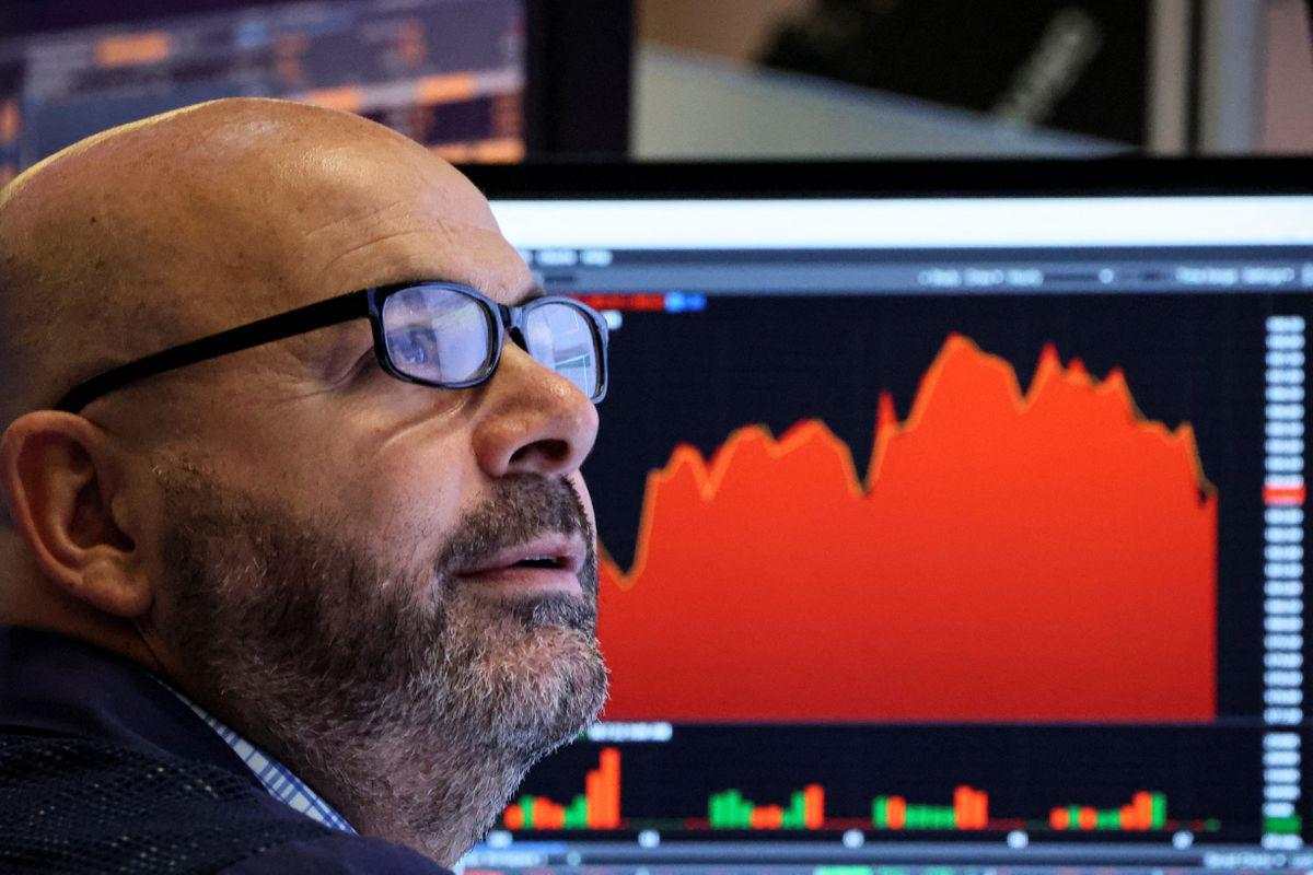 Wall Street Memerah: Nasdaq Anjlok Paling Dalam, Saham Apple-Microsoft Ikut Ambruk