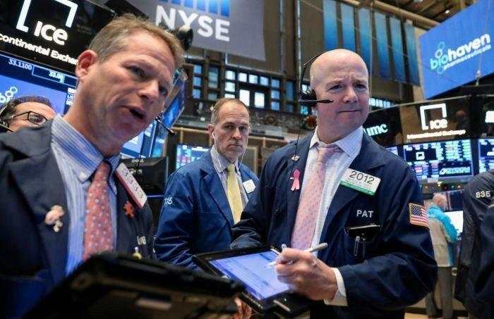 Saham-Saham Mega Cap Melaju Kencang, Wall Street Pesta