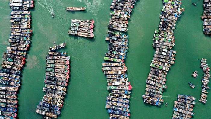 China Dilanda Topan Gaemi, Pabrik hingga Layanan Kereta Api Lumpuh