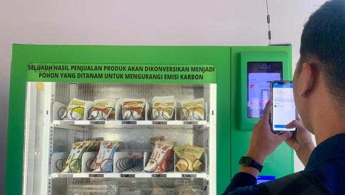 Pelabuhan Merak Kini Tersedia Vending Machine Produk UMKM