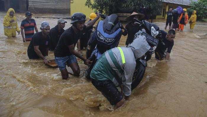 Meraup Cuan dari Banjir Halmahera Tengah