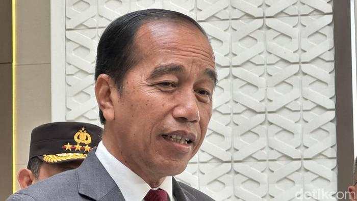 Giliran Jokowi Beda dengan Luhut soal Pembatasan Beli BBM Subsidi