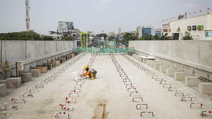 Melihat Progres Proyek LRT Velodrome-Manggarai