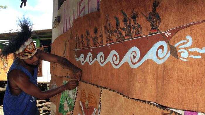 Suvenir Khas Papua, Lukisan Kulit Kayu dari Kampung Asei Besar