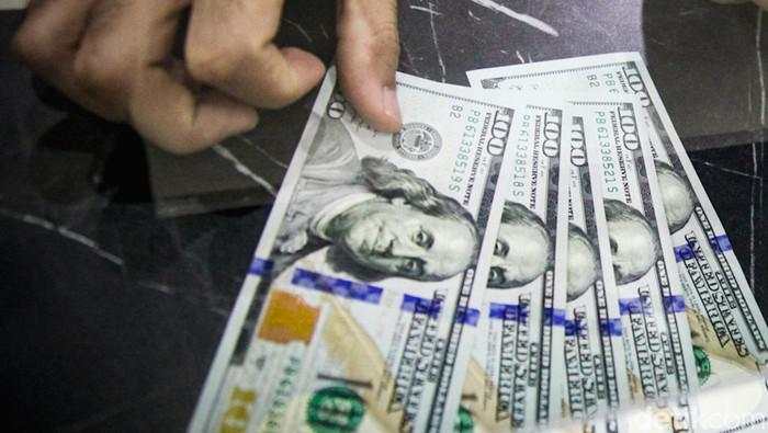 Dolar AS Lengser dari Rp 16.000