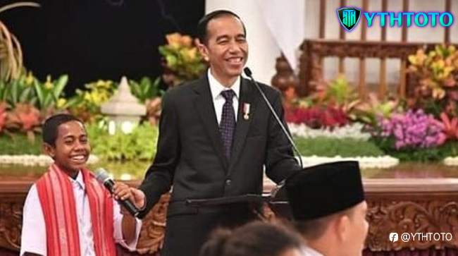 Reaksi Jokowi Ditanya soal Joni Pemanjat Tiang Bendera Tak Lolos Seleksi TNI - YTHTOTO