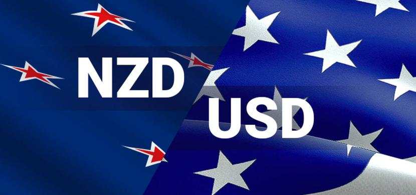 POTENTIAL BEARISH DIVERGENCE AT NZD/USD