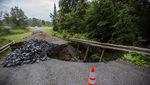 Banjir Bikin Sejumlah Jalan di AS Hancur