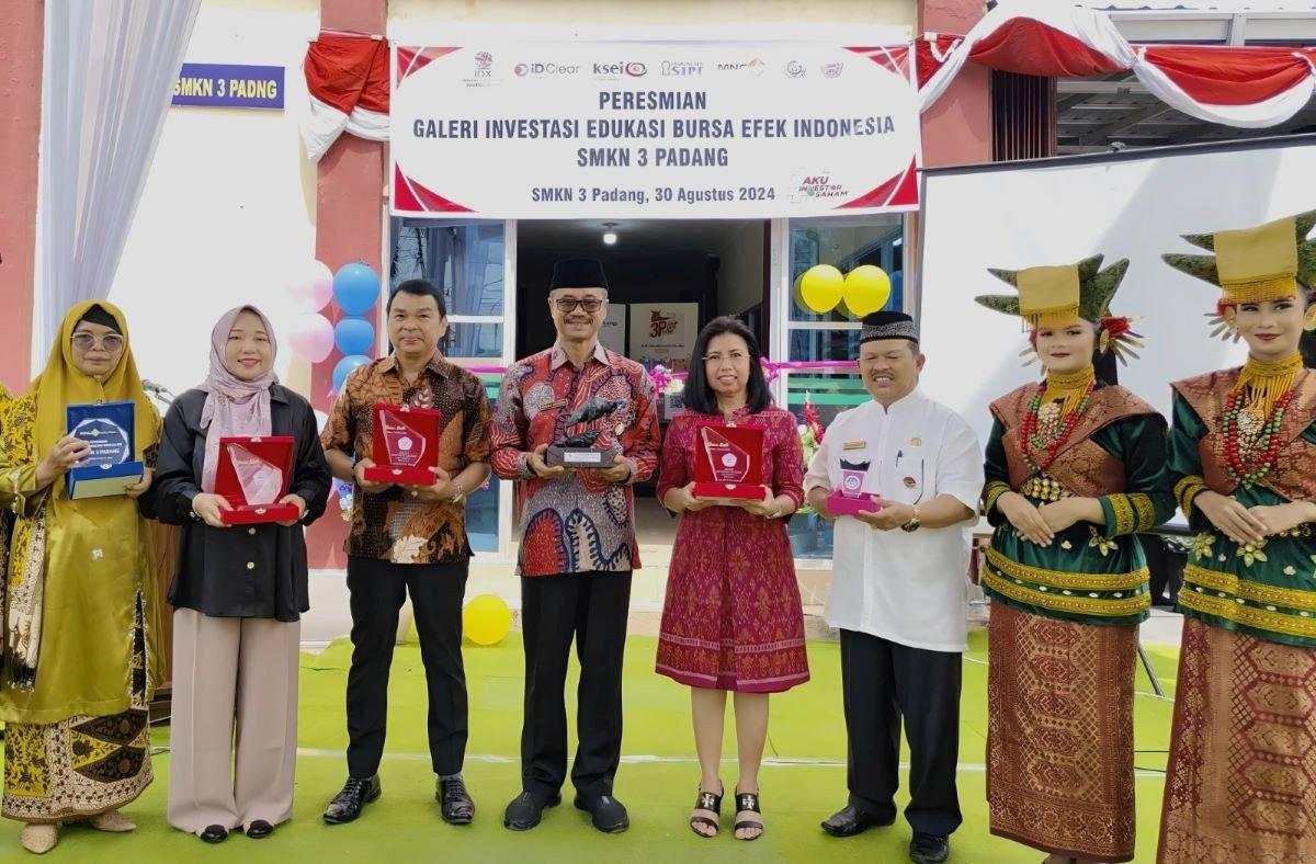 Gaet Investor Muda, MNC Sekuritas Resmikan Galeri Investasi Edukasi di SMKN 3 Padang