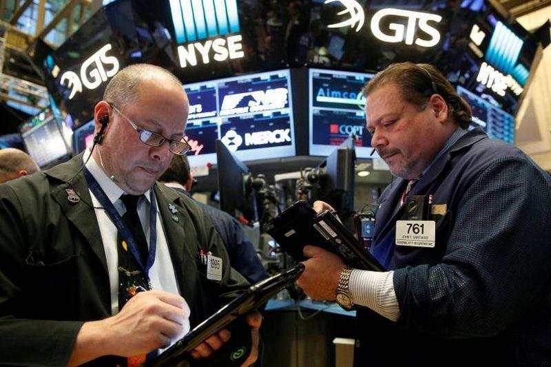 Wall Street Tak Kompak Sambut Data Inflasi dan Debat Capres AS