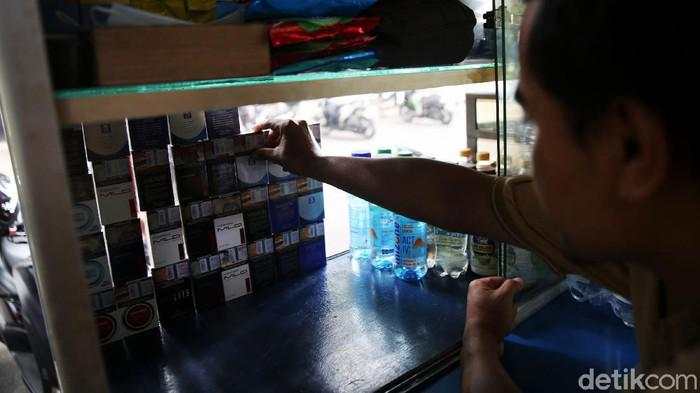 Warung Kelontong Protes Aturan Larangan Jual Rokok Beratkan Ekonomi