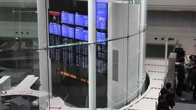 feed image