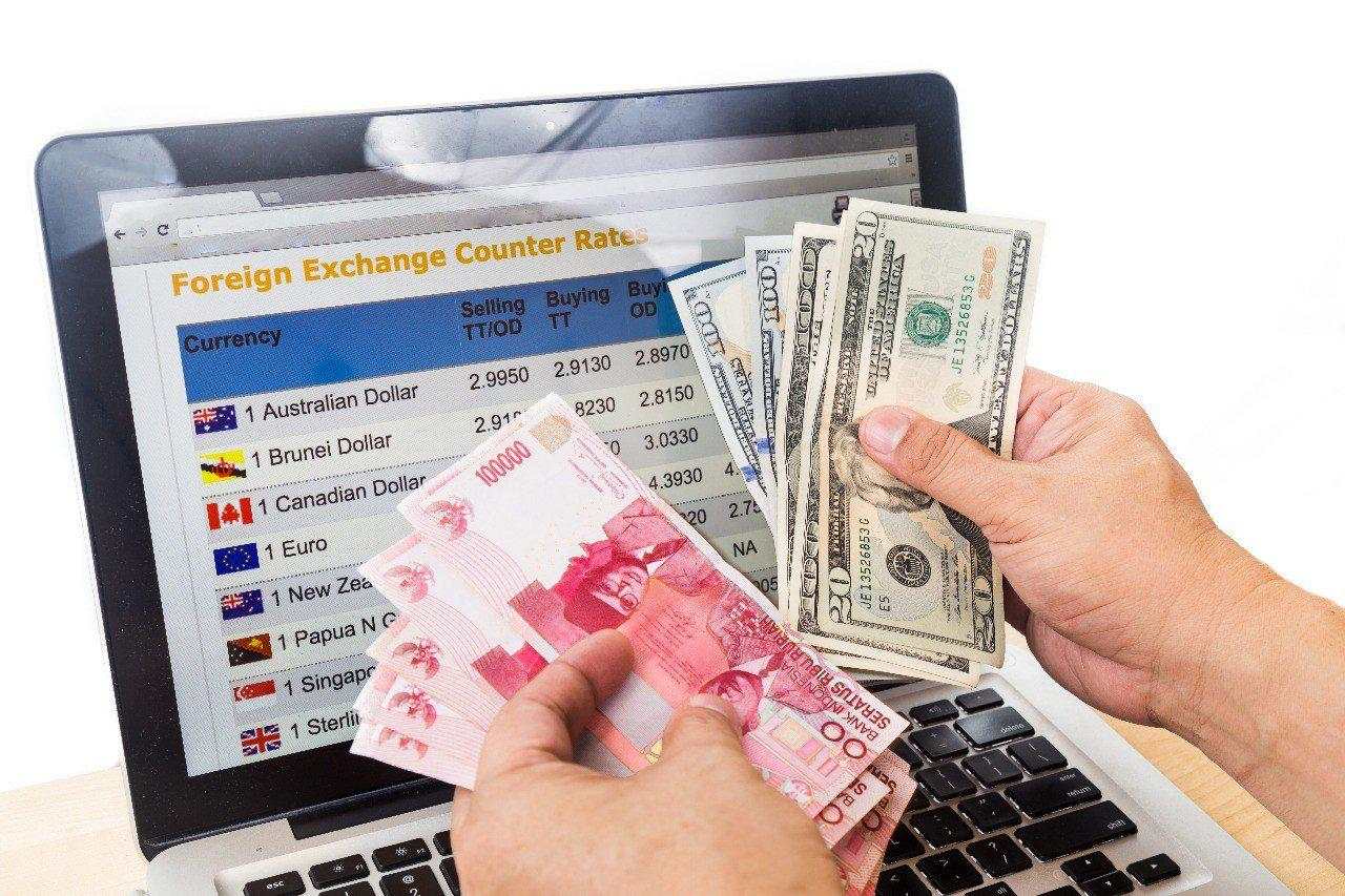 Rupiah dan IHSG Kompak Hijau Abaikan Tensi Serangan Rusia ke Ukraina