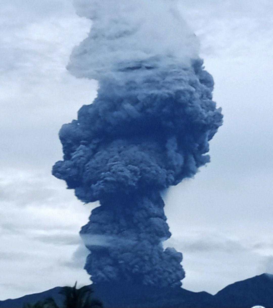 Gunung Dukono Meletus Dahsyat Pagi Ini, Abu Vulkanik Capai 4.800 Meter