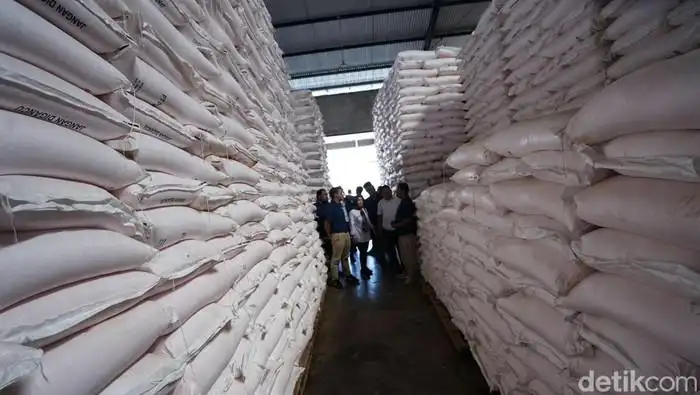 feed image