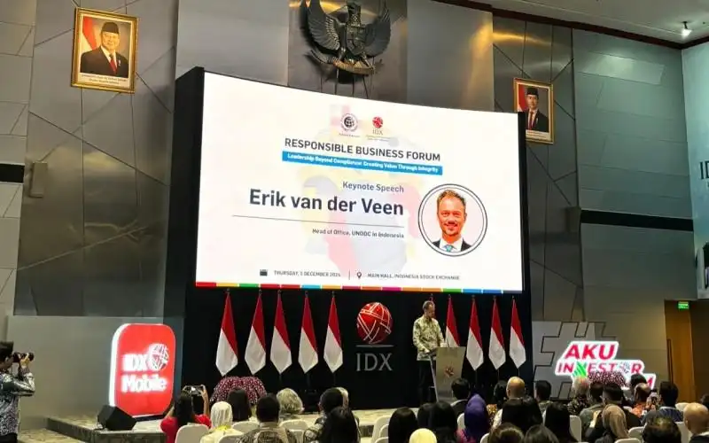 feed image