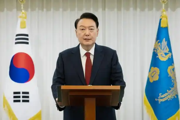 行业动态 | 韩国第二次总统弹劾案通过，韩股开盘跳水、韩元累跌逾 2%
