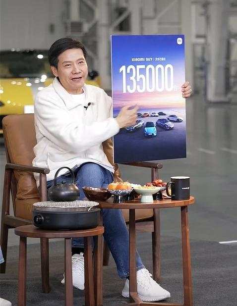 雷军：明年目标30万辆！谈小米股价，辟谣“100多亿造车”，回应“雷军许愿池”