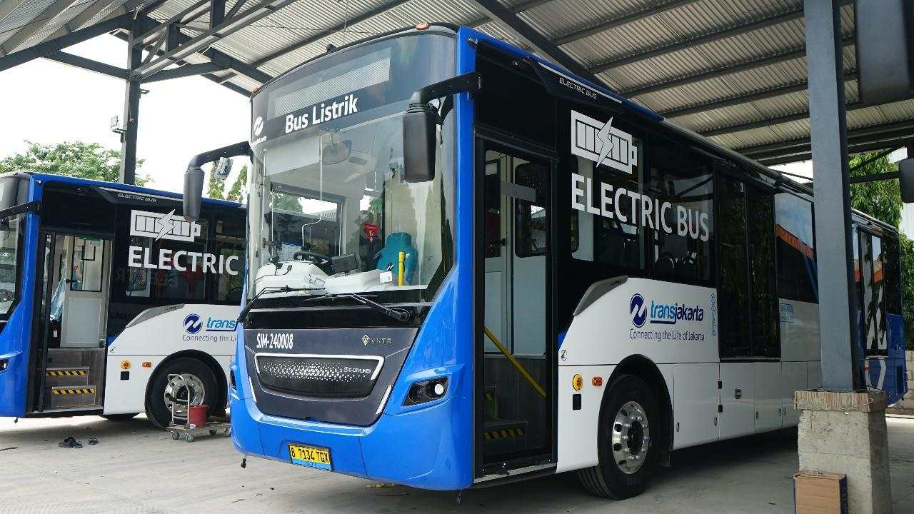 Transjakarta Resmi Operasikan 20 Bus Listrik CKD Pertama dari VKTR