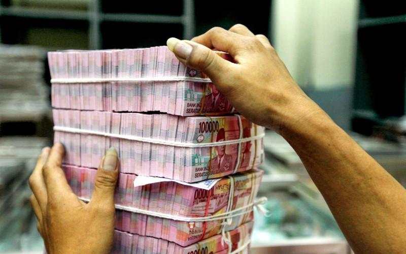 Rupiah Jelang Akhir Pekan Ditutup Lesu ke Rp16.380 per USD