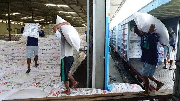 Perhatian! Jual Pupuk Subsidi di Atas HET Bisa Dipenjara-Denda Rp 1 M