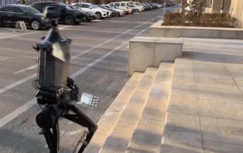 人形机器人上台阶这么稳,是因为有个“肚脐眼”吗?
