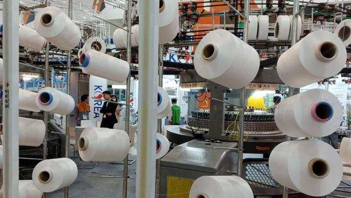 Industri Tekstil RI Pecah Jadi Dua, Saling Sikut Agar Tak Mati