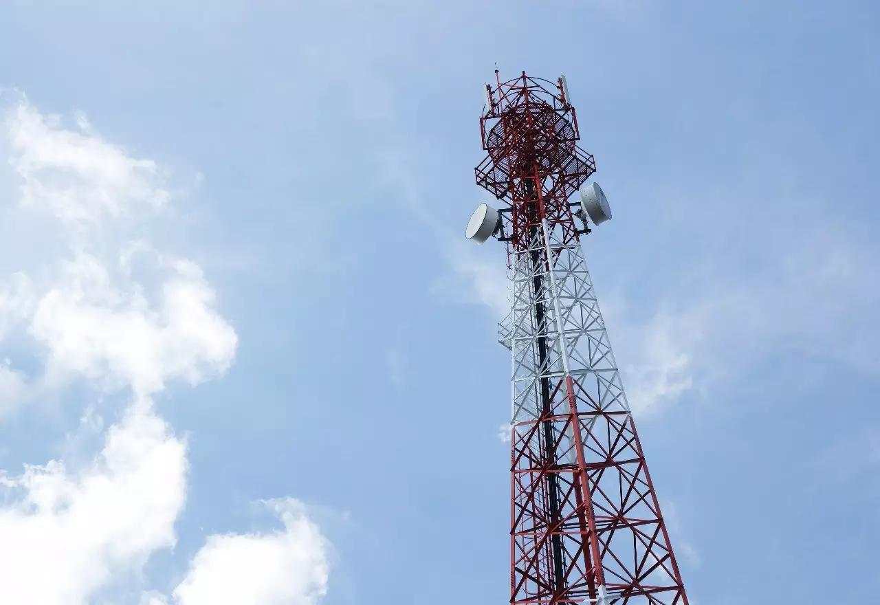 Tantangan Industri Telekomunikasi: Prospek TLKM, ISAT, dan EXCL