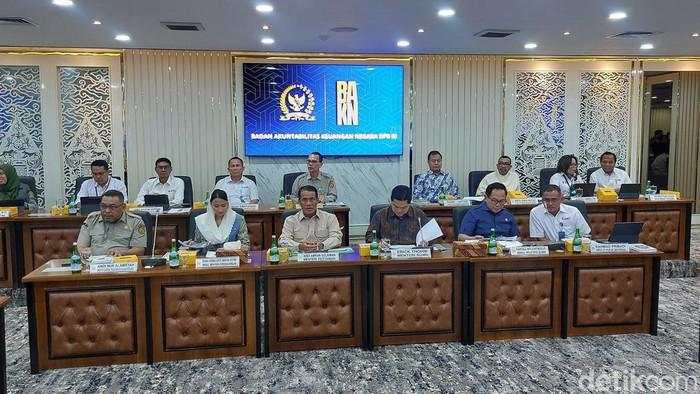 Amran-Erick Rapat Bareng BAKN DPR, Bahas Temuan BPK soal Pupuk Subsidi