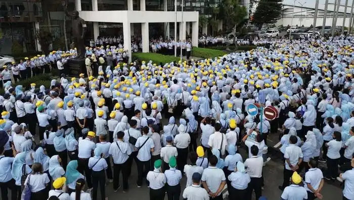 Pesangon Buruh Korban PHK Sritex Harus Cair, Menaker Kawal Ketat!