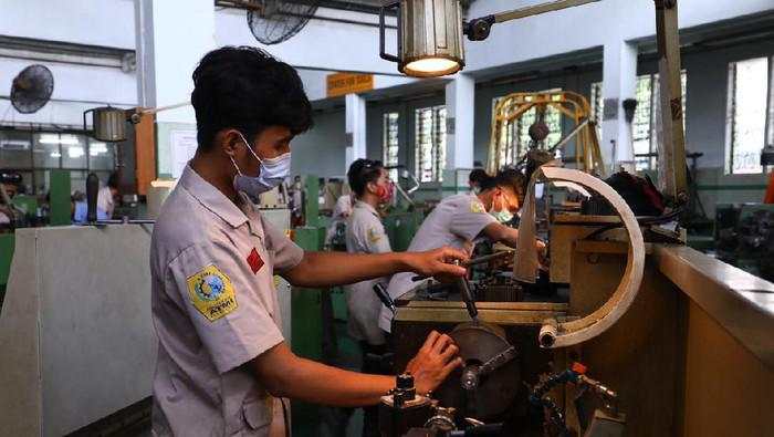 Kemenperin Sebut 30% Buruh Pabrik Nike dan Adidas Global Ada di RI