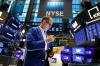 Wall Street Koreksi Terbebani Sejumlah Laporan Keuangan yang Mengecewakan