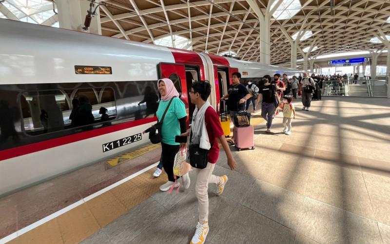 KCIC Dorong Pelanggan Beli Tiket Whoosh Secara Online untuk Hindari Antrean