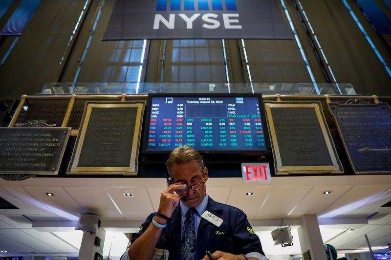 Wall Street Dibuka Merah Imbas China Balas Tarif Trump 34 Persen