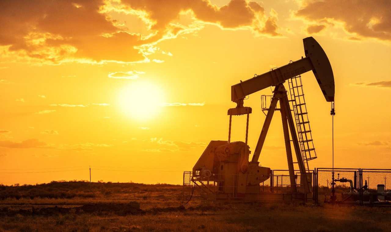 Harga Minyak Melemah Tertekan Rencana OPEC+ dan Ketidakpastian Dagang