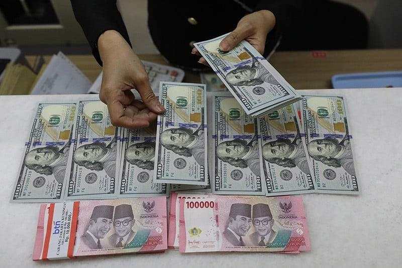 Rupiah Menuju Rp17 Ribu, Apa Penyebab dan Mitigasinya?