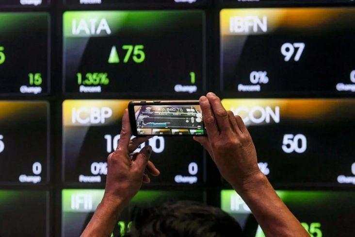 IHSG Sesi I Lanjutkan Penguatan, 371 Saham Tancap Gas