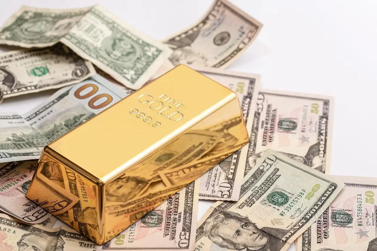 Harga Emas Anjlok Hampir 2 Persen, Investor Kumpulkan Cash